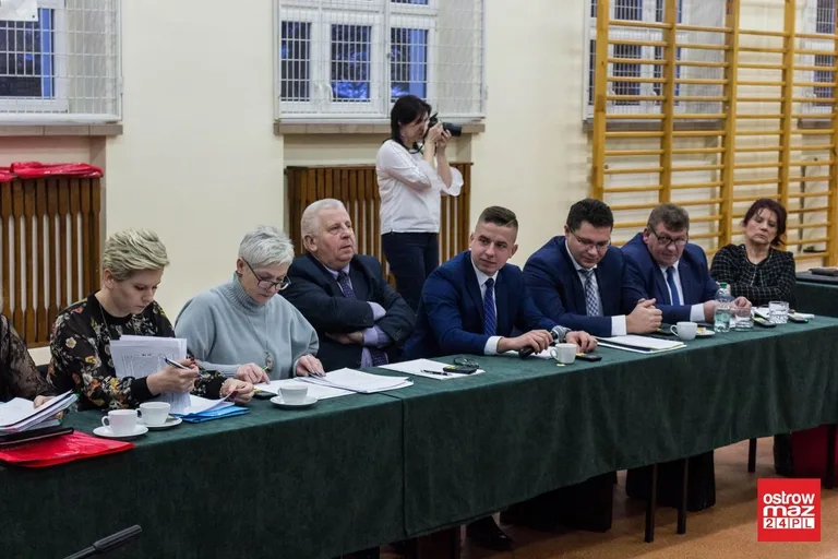 Obradowali powiatowi radni (zdjęcia, wideo)