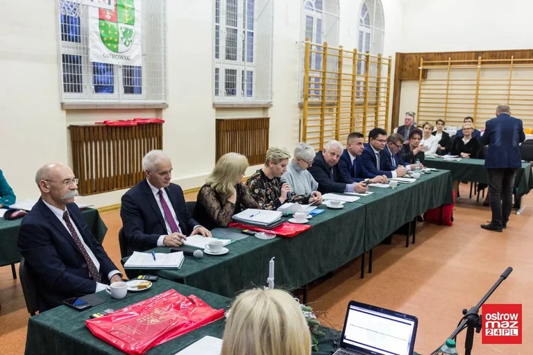 Obradowali powiatowi radni (zdjęcia, wideo)