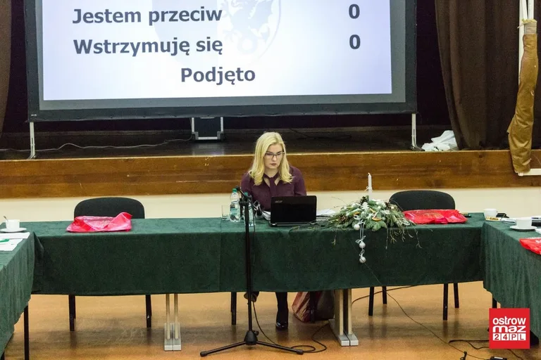 Obradowali powiatowi radni (zdjęcia, wideo)