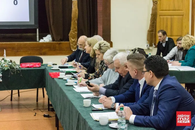 Obradowali powiatowi radni (zdjęcia, wideo)