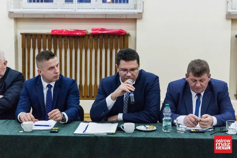 Obradowali powiatowi radni (zdjęcia, wideo)