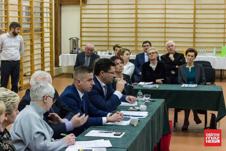 Obradowali powiatowi radni (zdjęcia, wideo)