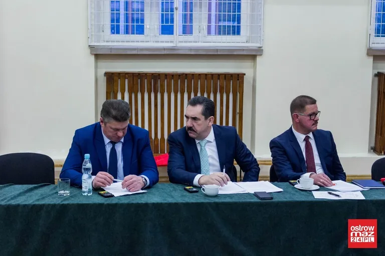 Obradowali powiatowi radni (zdjęcia, wideo)