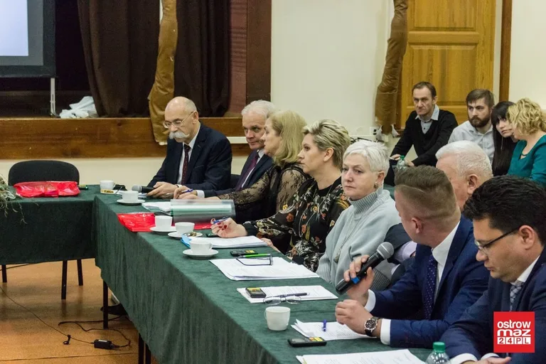 Obradowali powiatowi radni (zdjęcia, wideo)