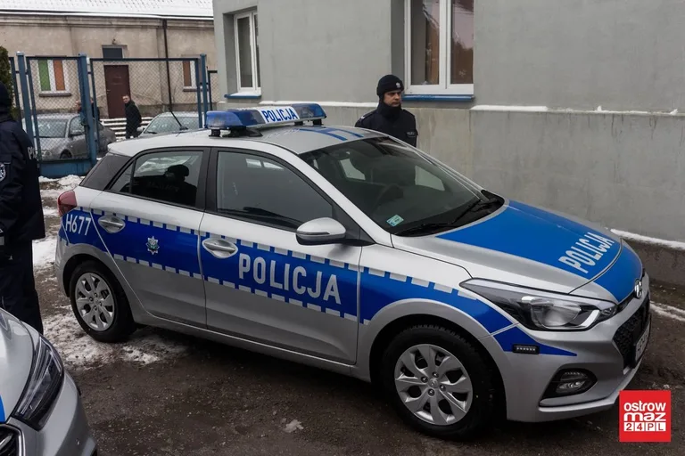 Ostrowscy policjanci z nowymi radiowozami (zdjęcia)