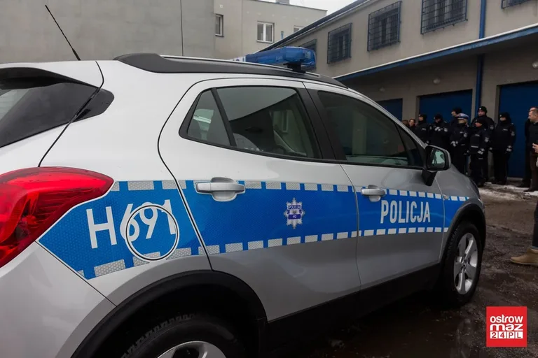 Ostrowscy policjanci z nowymi radiowozami (zdjęcia)