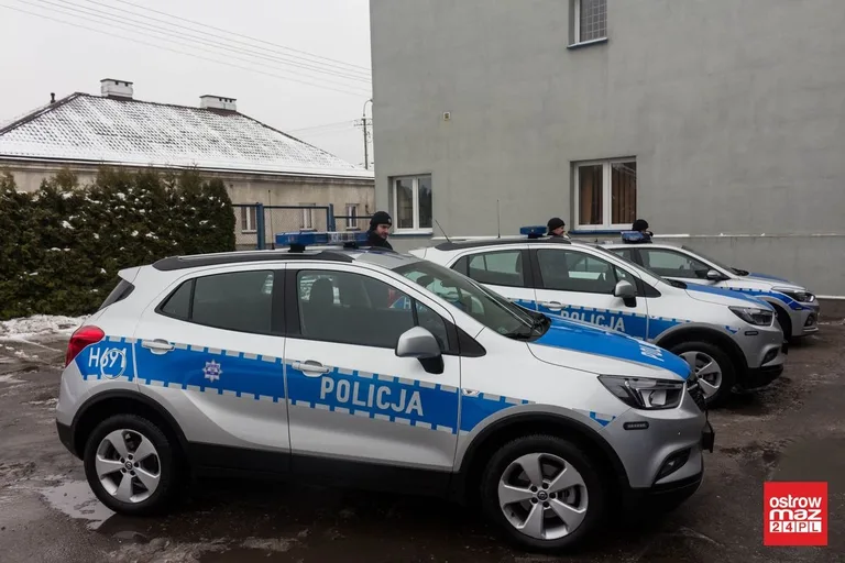 Ostrowscy policjanci z nowymi radiowozami (zdjęcia)