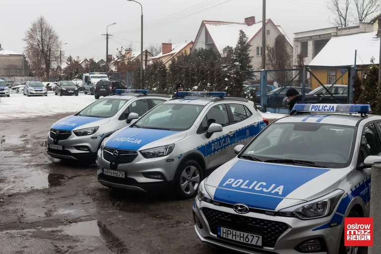Ostrowscy policjanci z nowymi radiowozami (zdjęcia)