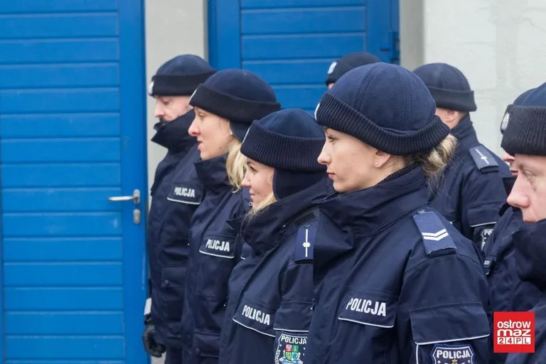 Ostrowscy policjanci z nowymi radiowozami (zdjęcia)