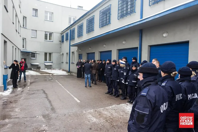 Ostrowscy policjanci z nowymi radiowozami (zdjęcia)