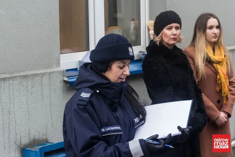Ostrowscy policjanci z nowymi radiowozami (zdjęcia)
