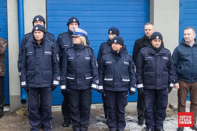 Ostrowscy policjanci z nowymi radiowozami (zdjęcia)