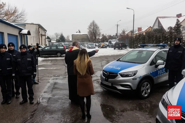 Ostrowscy policjanci z nowymi radiowozami (zdjęcia)