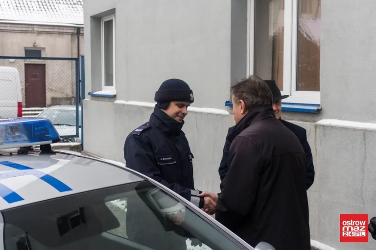 Ostrowscy policjanci z nowymi radiowozami (zdjęcia)