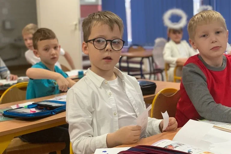 "Aniołki" przygotowały kartki świąteczne dla chorych dzieci (zdjęcia)