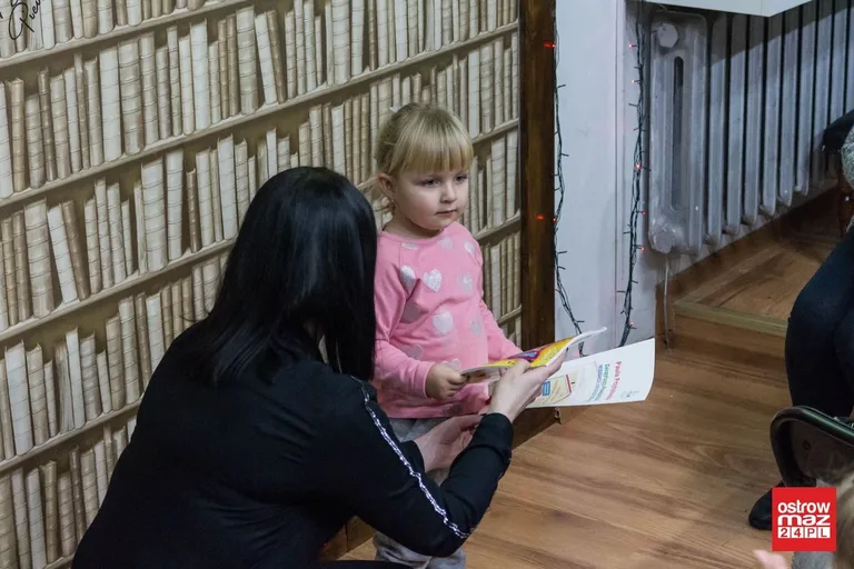 Świąteczne warsztaty w ostrowskiej bibliotece (zdjęcia, wideo)