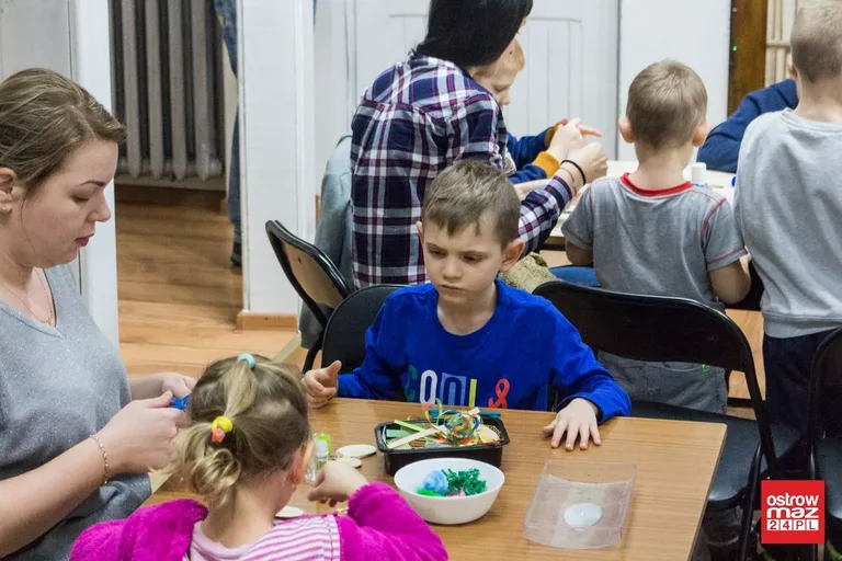 Świąteczne warsztaty w ostrowskiej bibliotece (zdjęcia, wideo)