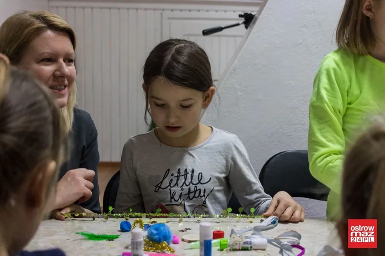 Świąteczne warsztaty w ostrowskiej bibliotece (zdjęcia, wideo)
