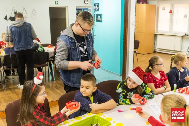 Świąteczne warsztaty plastyczne w MDK (zdjęcia, wideo)