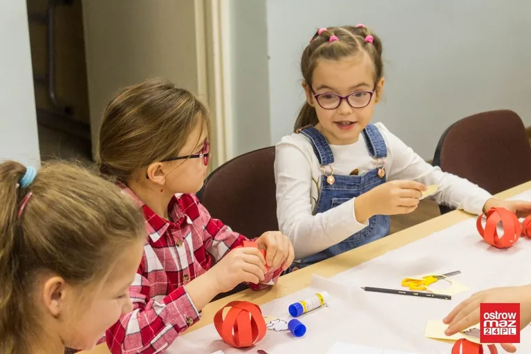 Świąteczne warsztaty plastyczne w MDK (zdjęcia, wideo)