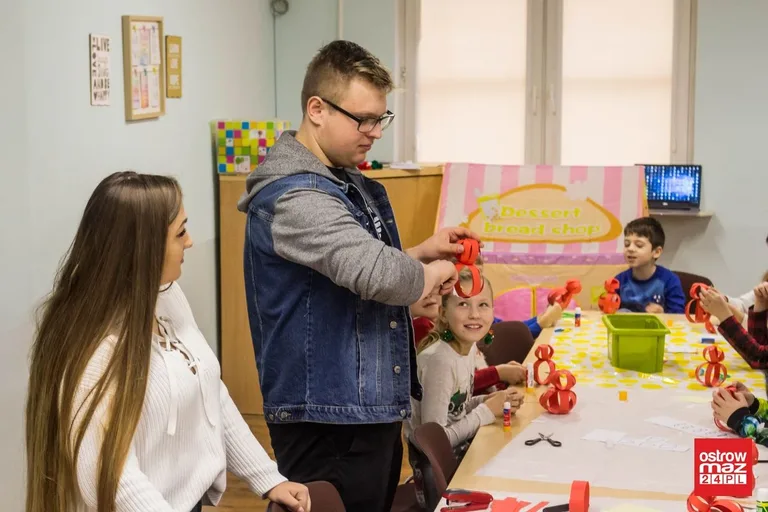 Świąteczne warsztaty plastyczne w MDK (zdjęcia, wideo)