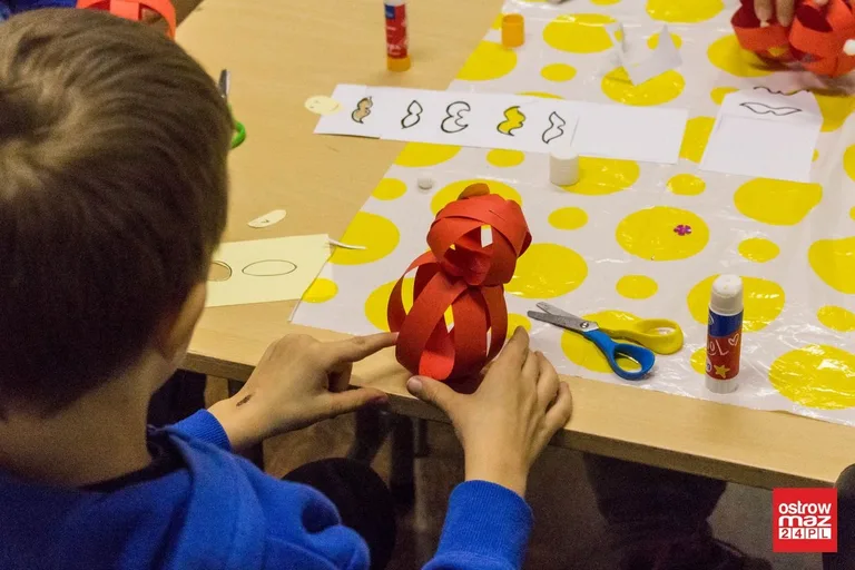 Świąteczne warsztaty plastyczne w MDK (zdjęcia, wideo)