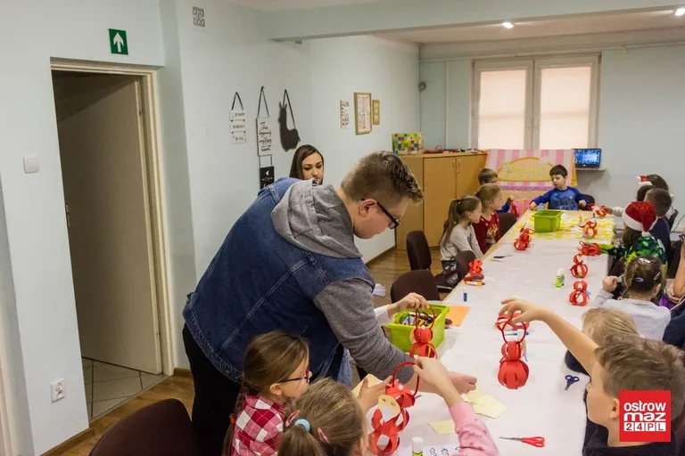 Świąteczne warsztaty plastyczne w MDK (zdjęcia, wideo)