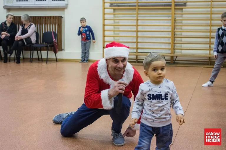 Mikołaj u dzieci z pieczy zastępczej (zdjęcia, wideo)