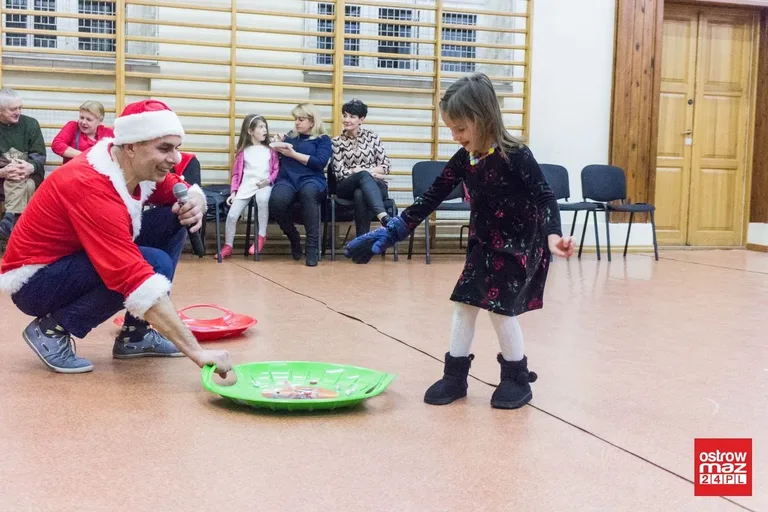 Mikołaj u dzieci z pieczy zastępczej (zdjęcia, wideo)