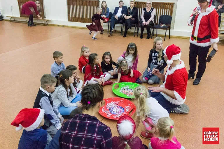 Mikołaj u dzieci z pieczy zastępczej (zdjęcia, wideo)