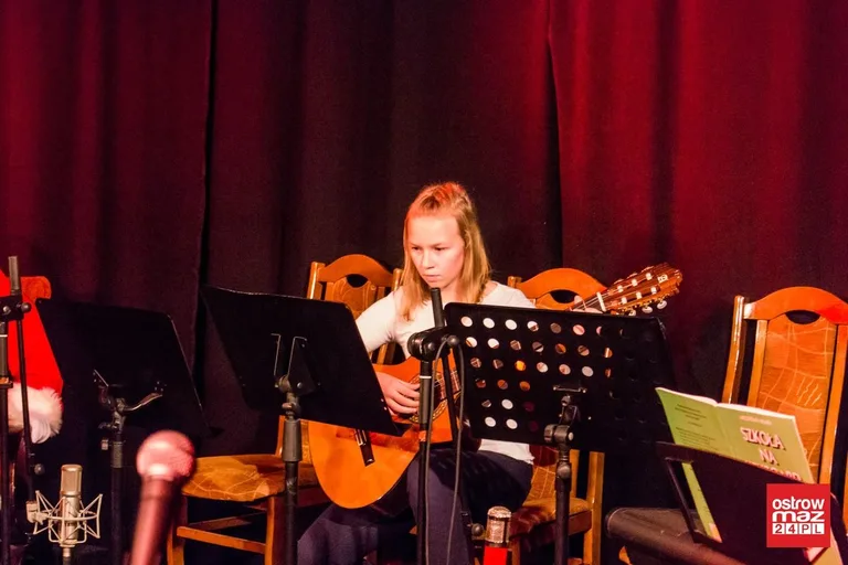 Koncert mikołajkowy ostrowskiej szkoły muzycznej (zdjęcia, wideo)