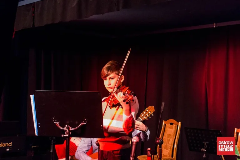 Koncert mikołajkowy ostrowskiej szkoły muzycznej (zdjęcia, wideo)