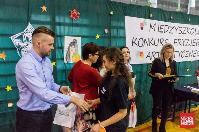 "Broadway Show". Konkurs fryzjerstwa artystycznego (zdjęcia, wideo)
