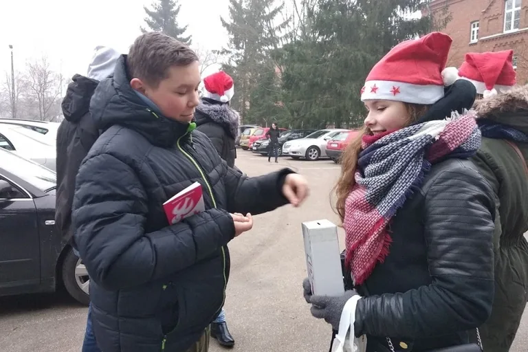Zbierali pieniądze dla Fundacji Świętego Mikołaja (zdjęcia)