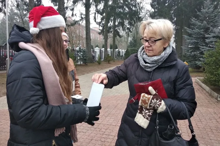 Zbierali pieniądze dla Fundacji Świętego Mikołaja (zdjęcia)