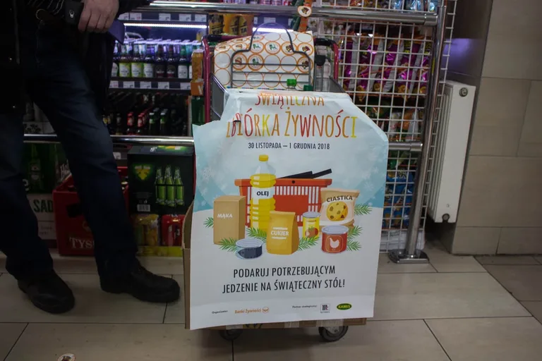 Świąteczna Zbiórka Żywności w Ostrowi Mazowieckiej (zdjęcia)