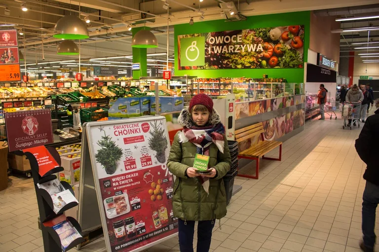 Świąteczna Zbiórka Żywności w Ostrowi Mazowieckiej (zdjęcia)