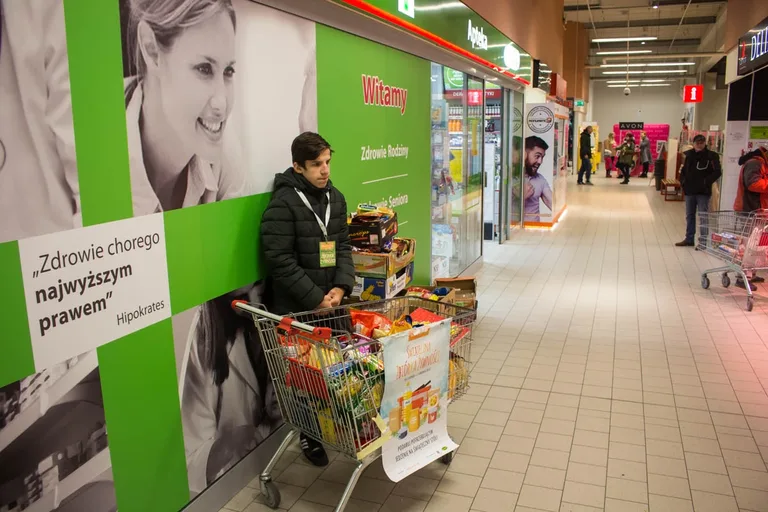 Świąteczna Zbiórka Żywności w Ostrowi Mazowieckiej (zdjęcia)