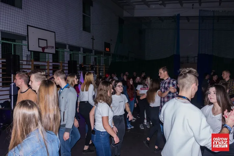 Dyskoteka ostatkowa w ostrowskim "Rubinku" (zdjęcia)