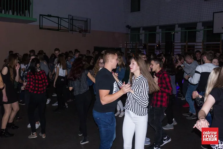 Dyskoteka ostatkowa w ostrowskim "Rubinku" (zdjęcia)