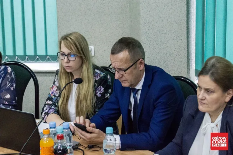 Płeć piękna opanowana radę gminy Ostrów Mazowiecka (zdjęcia, wideo)