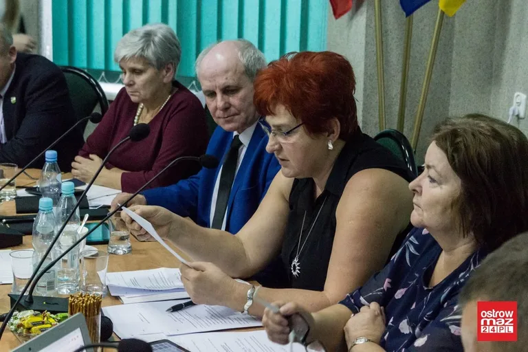 Płeć piękna opanowana radę gminy Ostrów Mazowiecka (zdjęcia, wideo)