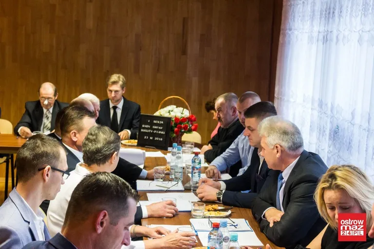 Przez ponad 38 lat rządził gminą. Zastąpił go 27-latek (zdjęcia, wideo)