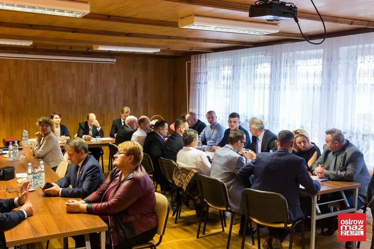 Przez ponad 38 lat rządził gminą. Zastąpił go 27-latek (zdjęcia, wideo)