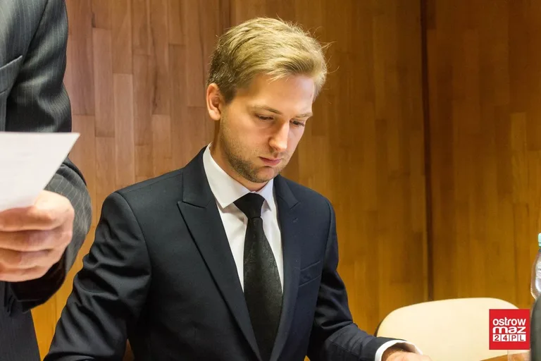 Przez ponad 38 lat rządził gminą. Zastąpił go 27-latek (zdjęcia, wideo)