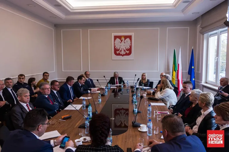 Obradował nowy skład samorządu powiatu (zdjęcia, wideo)