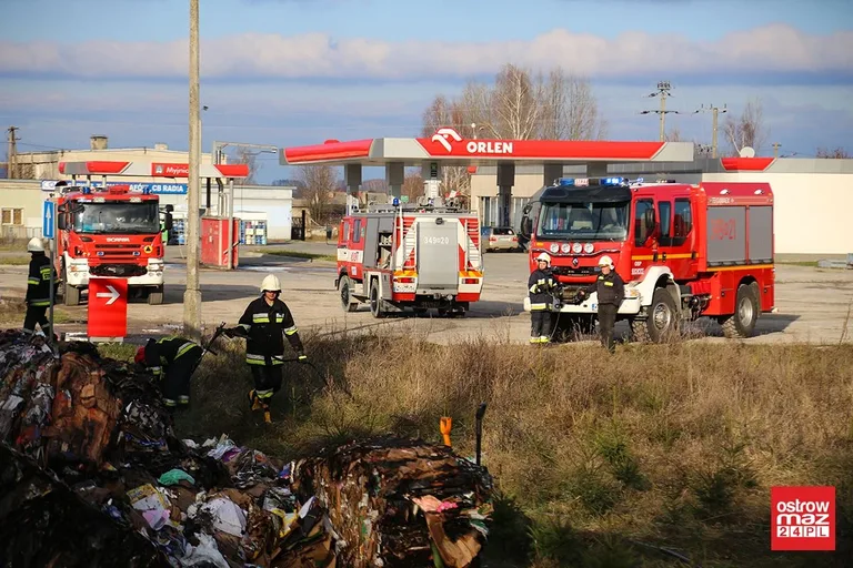 Pożar makulatury w ciężarówce (zdjęcia)