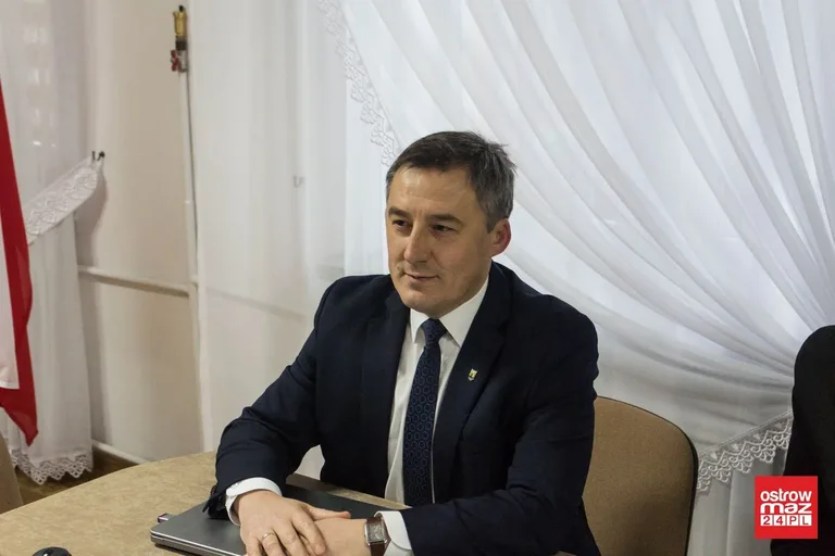 Wójt i nowi radni gminy Wąsewo złożyli ślubowanie (zdjęcia)