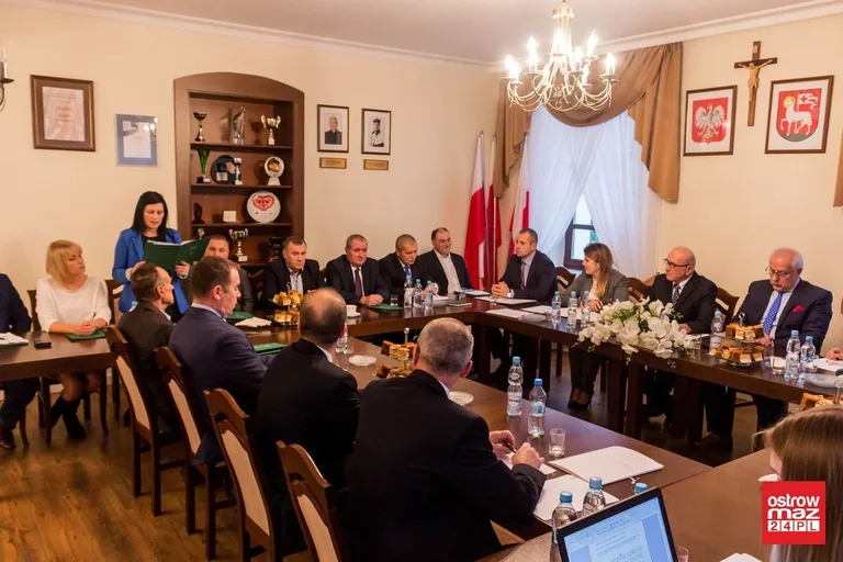 Pierwsza sesja nowej kadencji w Broku. Burmistrz i radni ślubowali (zdjęcia)