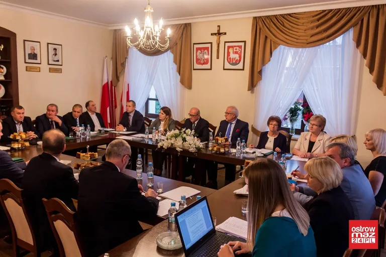 Pierwsza sesja nowej kadencji w Broku. Burmistrz i radni ślubowali (zdjęcia)